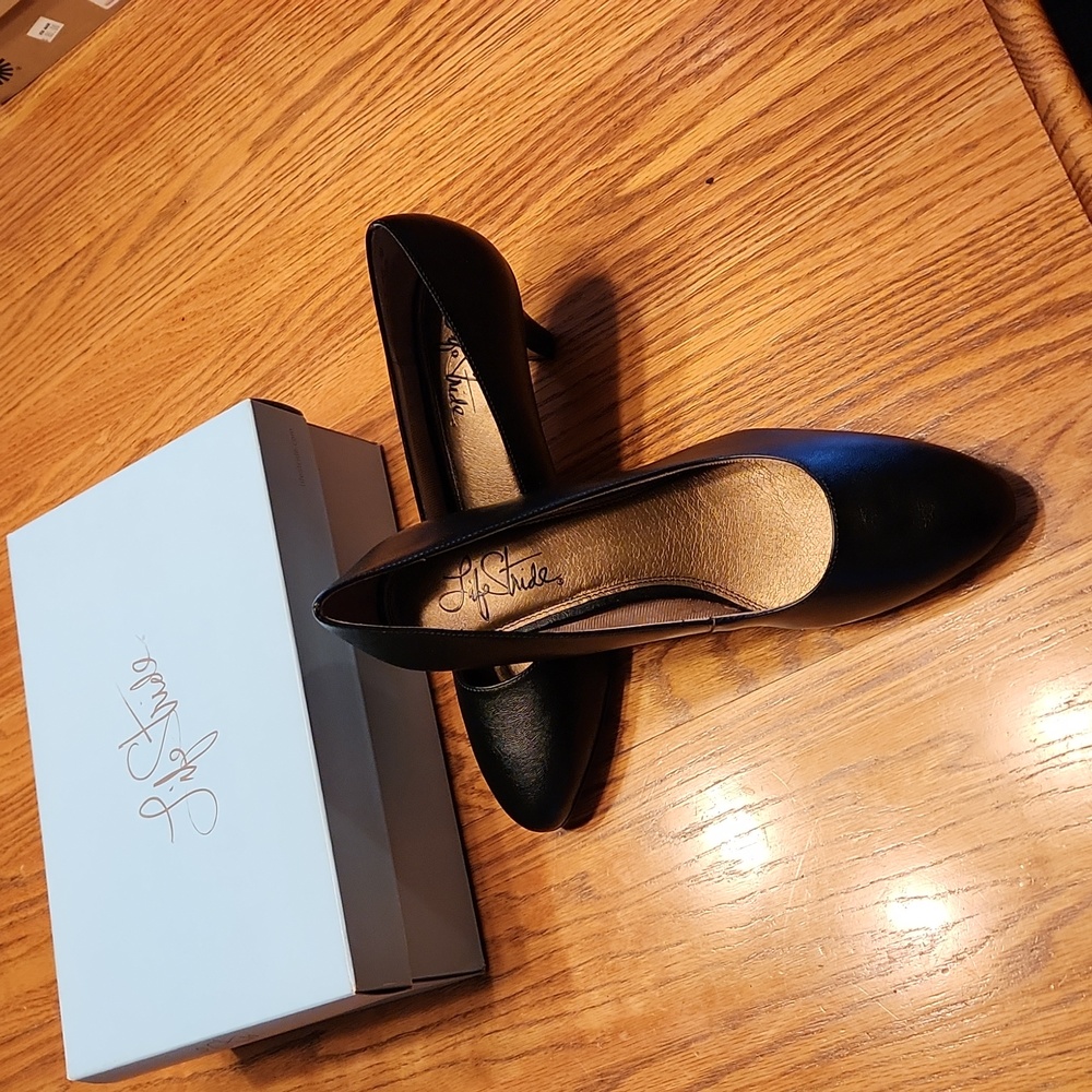 Women's Life Stride Black Pumps